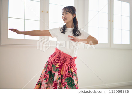 Middle-aged woman dancing hula dance 113009586