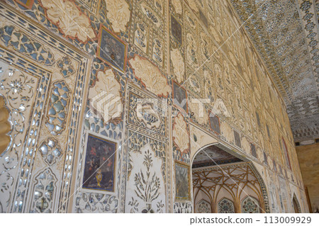 Arabic art of interiors in Amber Fort, important tourist destination in Jaipur Arabic art of interiors in Amber Fort, important tourist destination in Jaipur 113009929