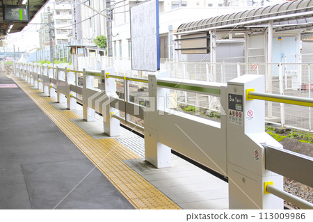 Station door 113009986