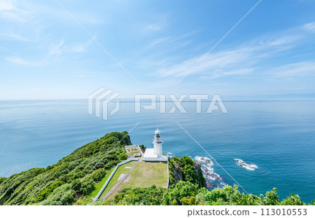 北海道室蘭市是夏季俯瞰太平洋、地球岬和地球岬燈塔的熱門旅遊勝地 北海道室蘭市是夏季俯瞰太平洋、地球岬和地球岬燈塔的熱門旅遊勝地 113010553