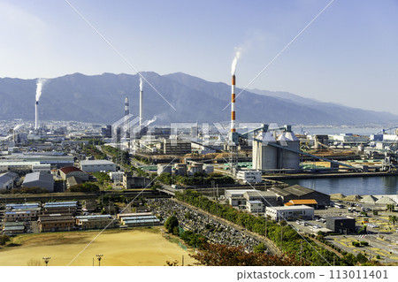 從愛媛縣四國中央市川之江城遺址、造紙廠眺望 從愛媛縣四國中央市川之江城遺址、造紙廠眺望 113011401