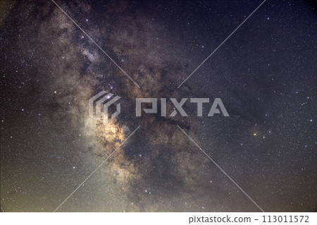 夏天的星空 夏天的銀河和天蠍座 113011572