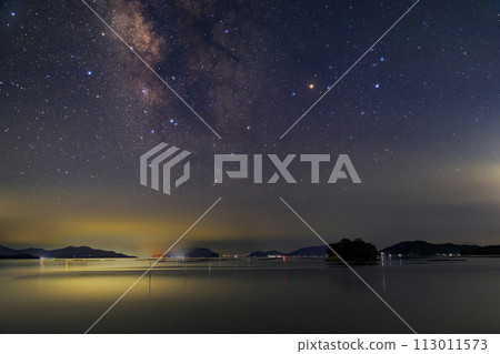 夏天的星空 夏天的銀河和天蠍座 夏天的星空 夏天的銀河和天蠍座 113011573