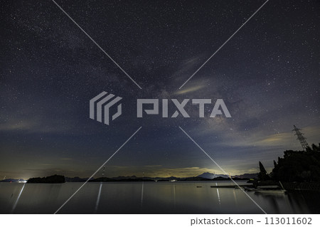 夏天的星空 夏天的銀河和天蠍座 113011602