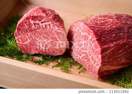 Domestic Japanese black beef, thigh meat (shinshin) 1.7kg 113011892