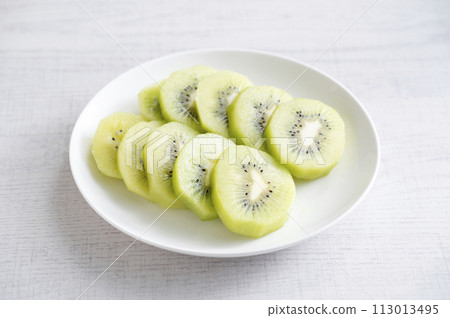Sliced kiwifruit 113013495