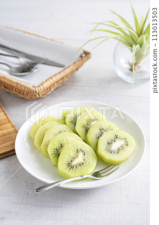 Sliced kiwifruit 113013503