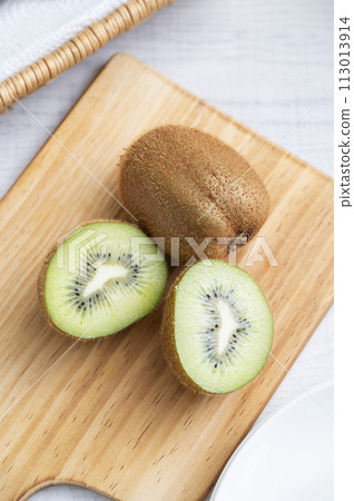 Kiwi fruit green kiwi Kiwi fruit green kiwi 113013914