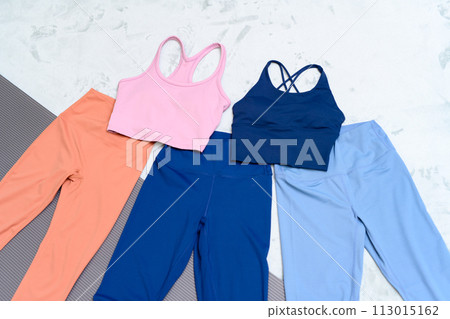 Comparison of clothing choices for girls who are starting to exercise: women's wear, sportswear, gym, sports bras, leggings Comparison of clothing choices for girls who are starting to exercise: women's wear, sportswear, gym, sports bras, leggings 113015162