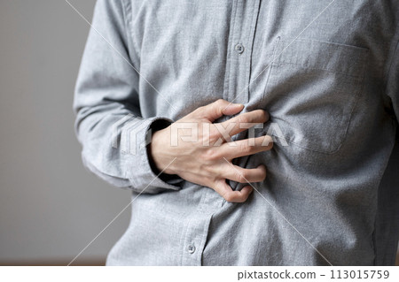 腹痛身體部位的男人 腹痛身體部位的男人 113015759
