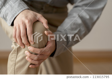 Man with knee pain Knee pain Body parts Man with knee pain Knee pain Body parts 113015795