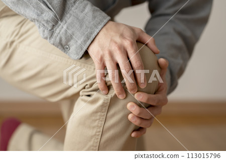膝蓋疼痛的男人 膝蓋疼痛 身體部位 113015796