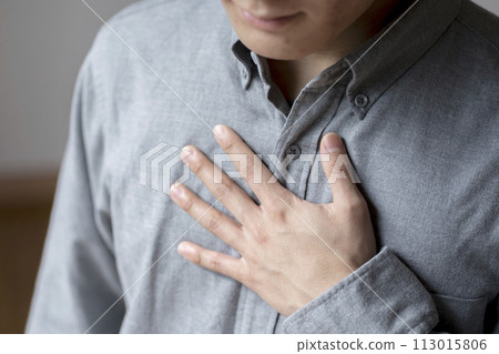 緊張的人身體部位切割 113015806