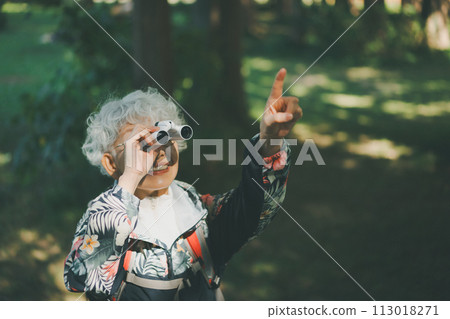 年長 觀察鳥類 女生 113018271