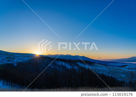 [日出素材]八岳和日出[長野縣] 113019176