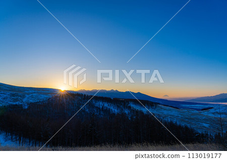 [日出素材]八岳和日出[長野縣] 113019177