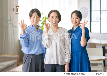 portraits of working women portraits of working women 113019242