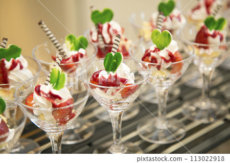 一杯美味的凍糕甜點 一杯美味的凍糕甜點 113022918