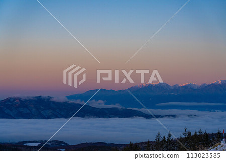 [Magic Hour] Magic Hour of Yatsugatake and Mt. Fuji [Nagano Prefecture] 113023585