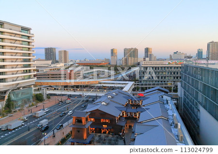 Toyosu New Market bathed in the sunset 113024799