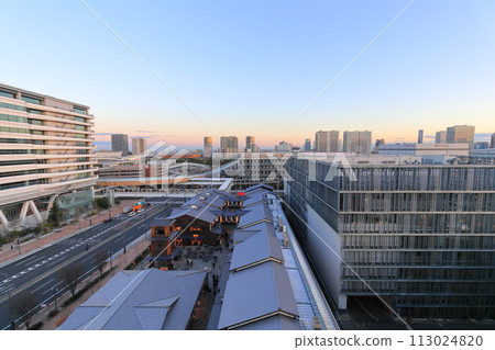 Toyosu New Market bathed in the sunset 113024820