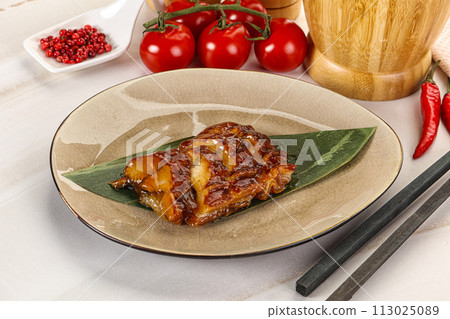 Grilled eel with unagi sauce 113025089