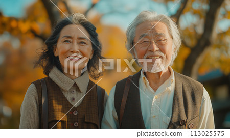 A smiling old couple 113025575