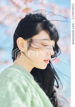 Portrait of a beautiful woman with cherry blossoms Portrait of a beautiful woman with cherry blossoms 113025651