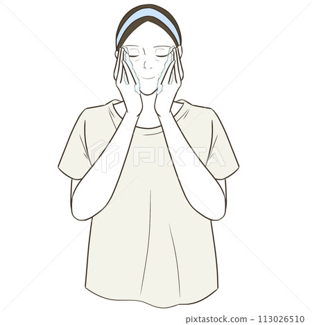 一名中年婦女打泡沫洗臉 113026510