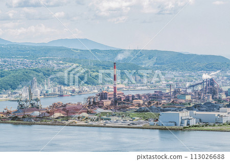 北海道室蘭市商業營運的鋼鐵廠冒白煙 113026688