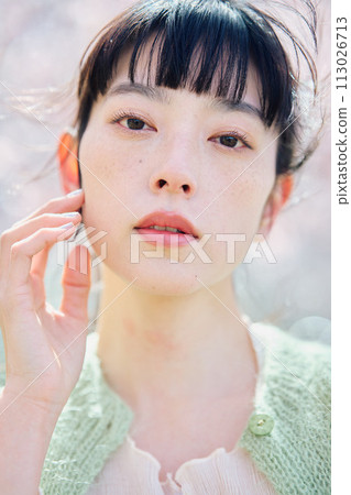 Beautiful woman portrait 113026713