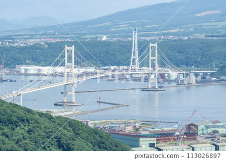 Muroran City, Hokkaido - Summer cityscape of Muroran seen from a hill (around Shiratori Bridge) 113026897
