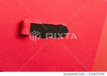 有孔的紅紙 有孔的紅紙 113027249