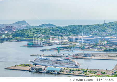 北海道室蘭市 夏季從山上看到的北海道室蘭城市景觀（室蘭港周圍） 113027320
