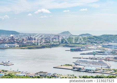 北海道室蘭市 夏季從山上看到的北海道室蘭城市景觀（室蘭港周圍） 113027325