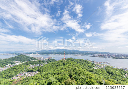北海道室蘭市 — 從山上看夏天的室蘭城市景觀 北海道室蘭市 — 從山上看夏天的室蘭城市景觀 113027337