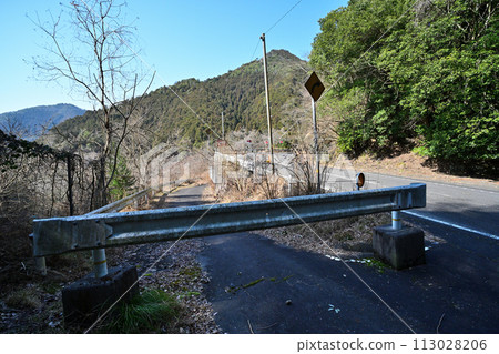 A view of the abolished and closed Kanegasaka Tunnel (Meiji and Showa era tunnel) A view of the abolished and closed Kanegasaka Tunnel (Meiji and Showa era tunnel) 113028206