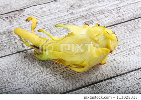 Tropical exotic yellow dragon fruit Tropical exotic yellow dragon fruit 113028313