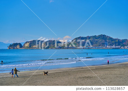 View of Yuigahama (Sakanotoshita, etc.) from near the mouth of Namegawa River, 5-chome Zaimokuza, Kamakura City, Kanagawa Prefecture 113028657
