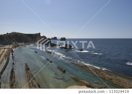 Beach of Liencres, Costa Quebrada, on a sunny day 113029419