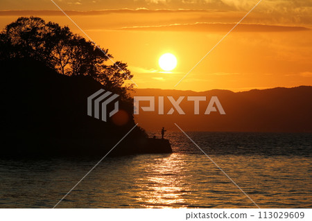 Sunset in Setouchi and people fishing for bigfin squid Sunset in Setouchi and people fishing for bigfin squid 113029609