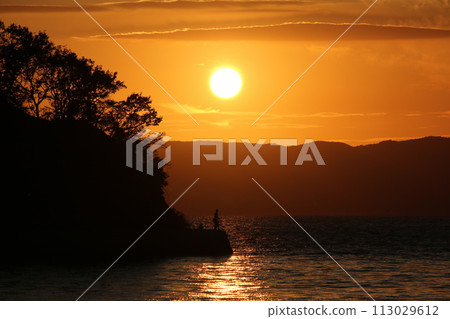 Sunset in Setouchi and people fishing for bigfin squid Sunset in Setouchi and people fishing for bigfin squid 113029612