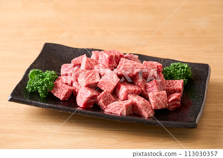 Cubed beef thigh, Kuroge Wagyu beef from Miyazaki Prefecture 113030357