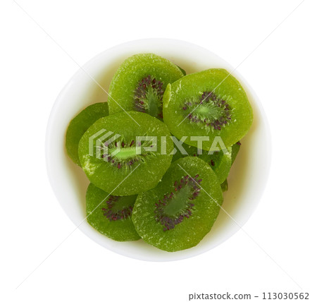 Slices of dry kiwi 113030562