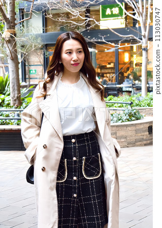 Business woman Business woman 113030747