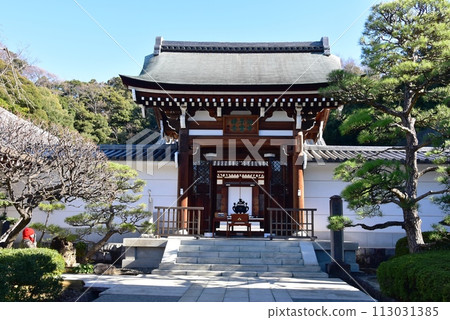 Fujisawa City Tengakuin Nakajakumon Gate and blue sky Fujisawa City Tengakuin Nakajakumon Gate and blue sky 113031385