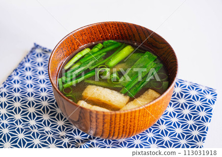 Miso soup with chives and fried tofu 113031918