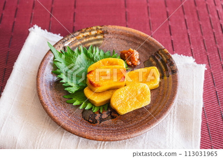 Grilled raw wheat flour Grilled raw wheat flour 113031965