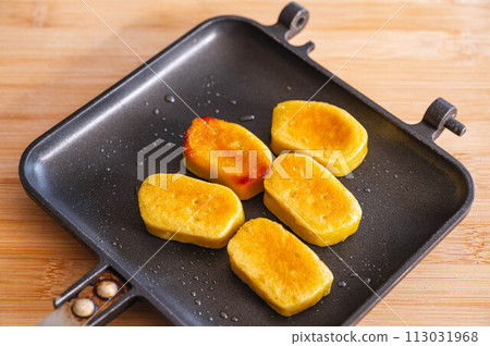 baked raw wheat gluten baked raw wheat gluten 113031968