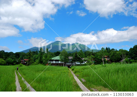 [Japanese mountain hut] Fukushima prefecture, Ozegahara, Yashiro hut (2011) 113033063